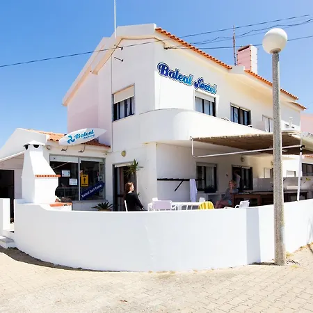 Baleal Surf Camp - 1 * Peniche